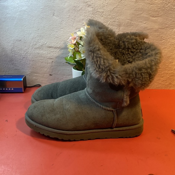 Ugg boots SZ 9 - Picture 4 of 7